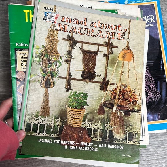 Vintage Macrame Instructional Magazines 1970s Lot - Picture 5 of 6